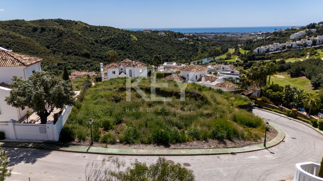 Last panoramic sea view Plot with luxury villa project in gated community of Lomas de La Quinta, Benahavís