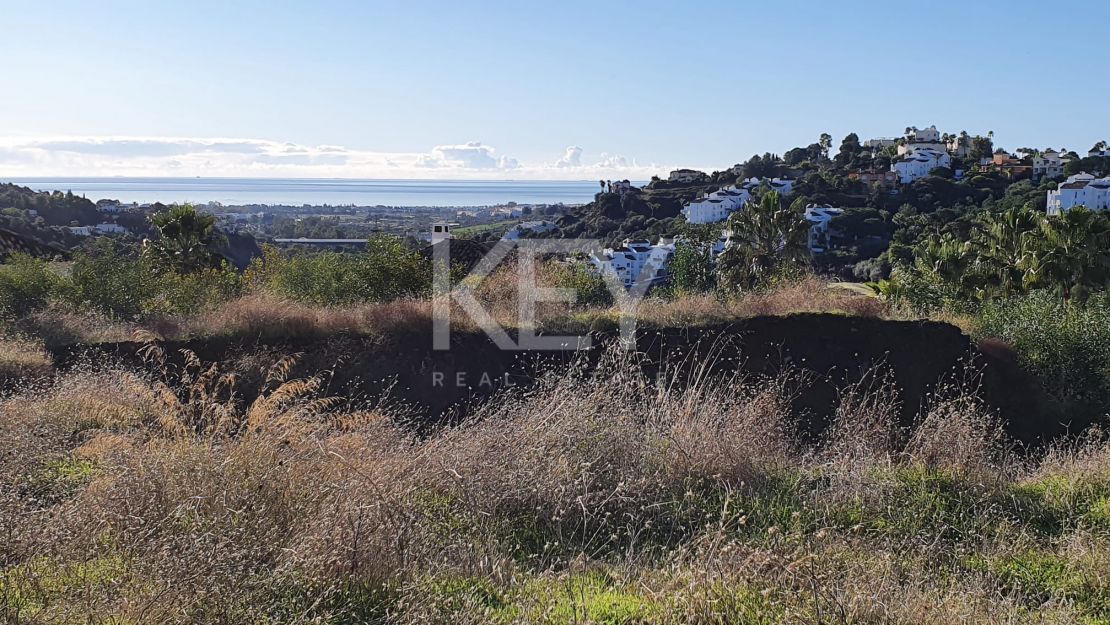 Last panoramic sea view Plot with luxury villa project in gated community of Lomas de La Quinta, Benahavís
