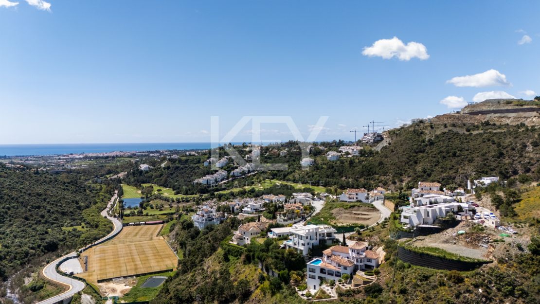 Last panoramic sea view Plot with luxury villa project in gated community of Lomas de La Quinta, Benahavís