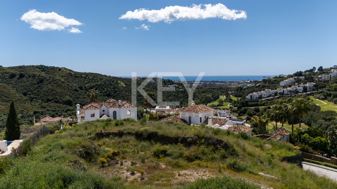 Last panoramic sea view Plot with luxury villa project in gated community of Lomas de La Quinta, Benahavís