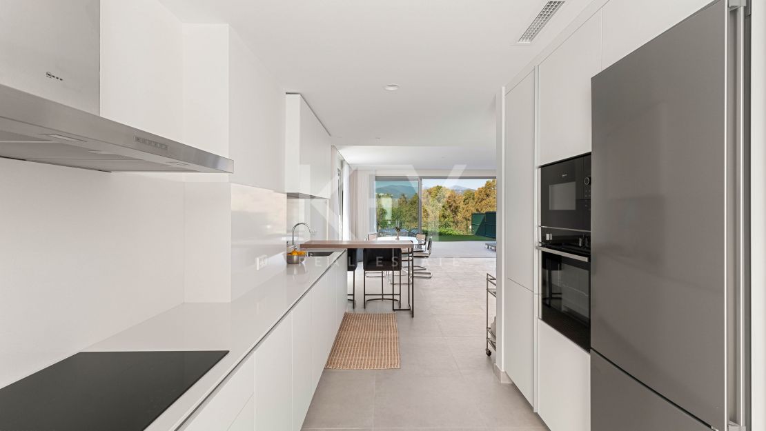 Sea views modern house in Guadalmina Alta, San Pedro