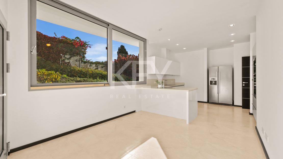 Sea views luxury townhouse in Golden Mile, Marbella