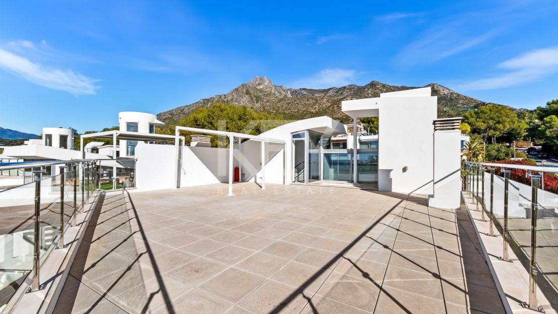 Sea views luxury townhouse in Golden Mile, Marbella