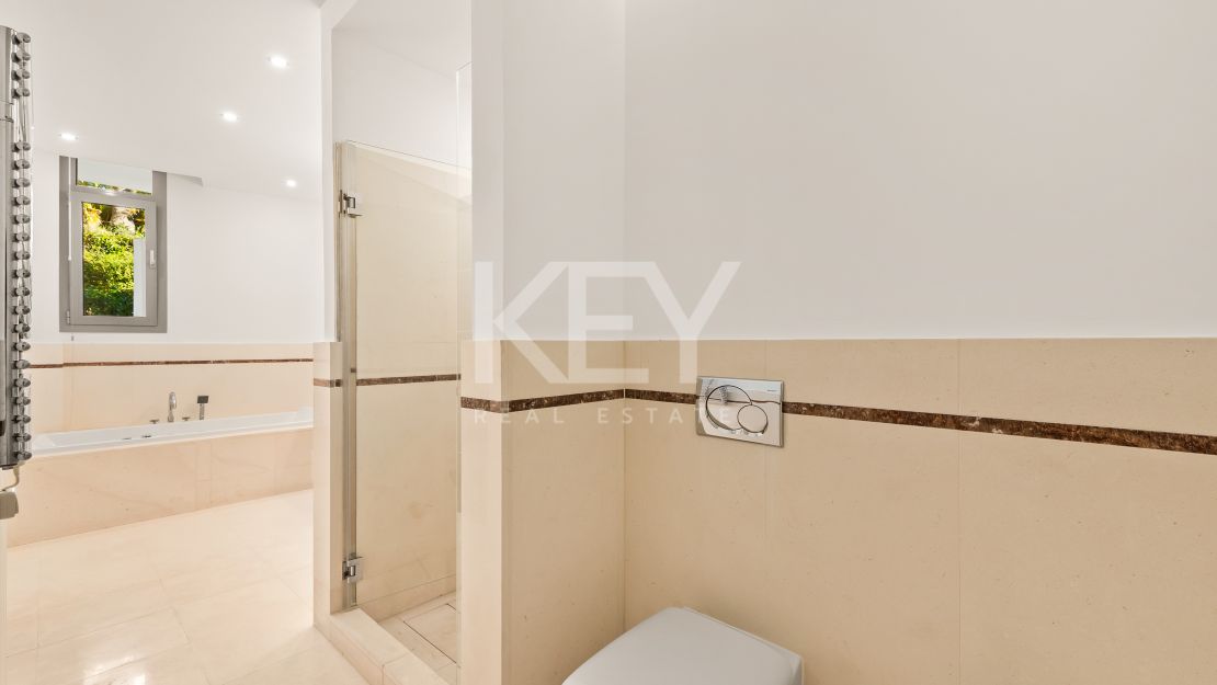 Sea views luxury townhouse in Golden Mile, Marbella