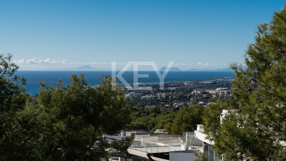 Sea views luxury townhouse in Golden Mile, Marbella