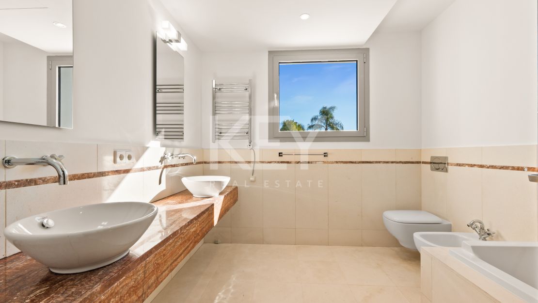 Sea views luxury townhouse in Golden Mile, Marbella