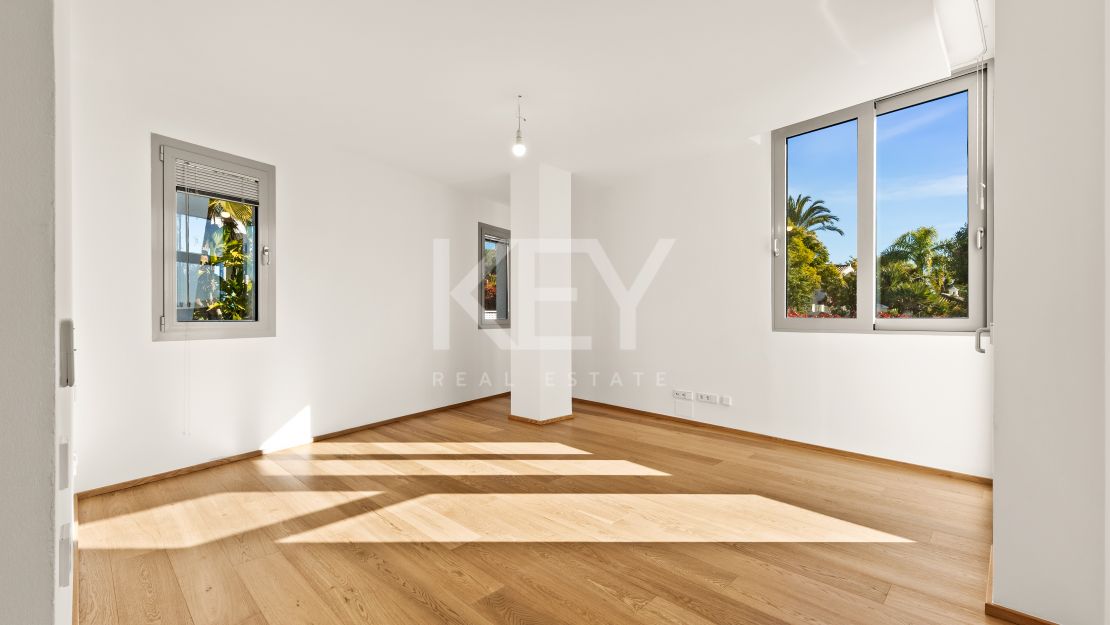 Sea views luxury townhouse in Golden Mile, Marbella