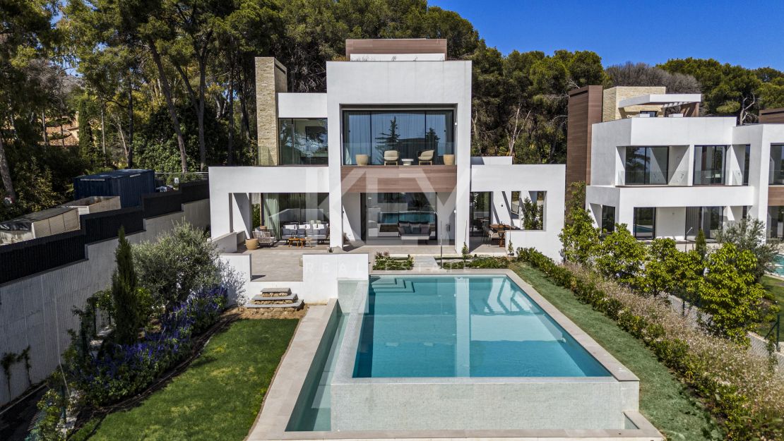 Brand new sea views villa in gated community in Golden Mile, Marbella