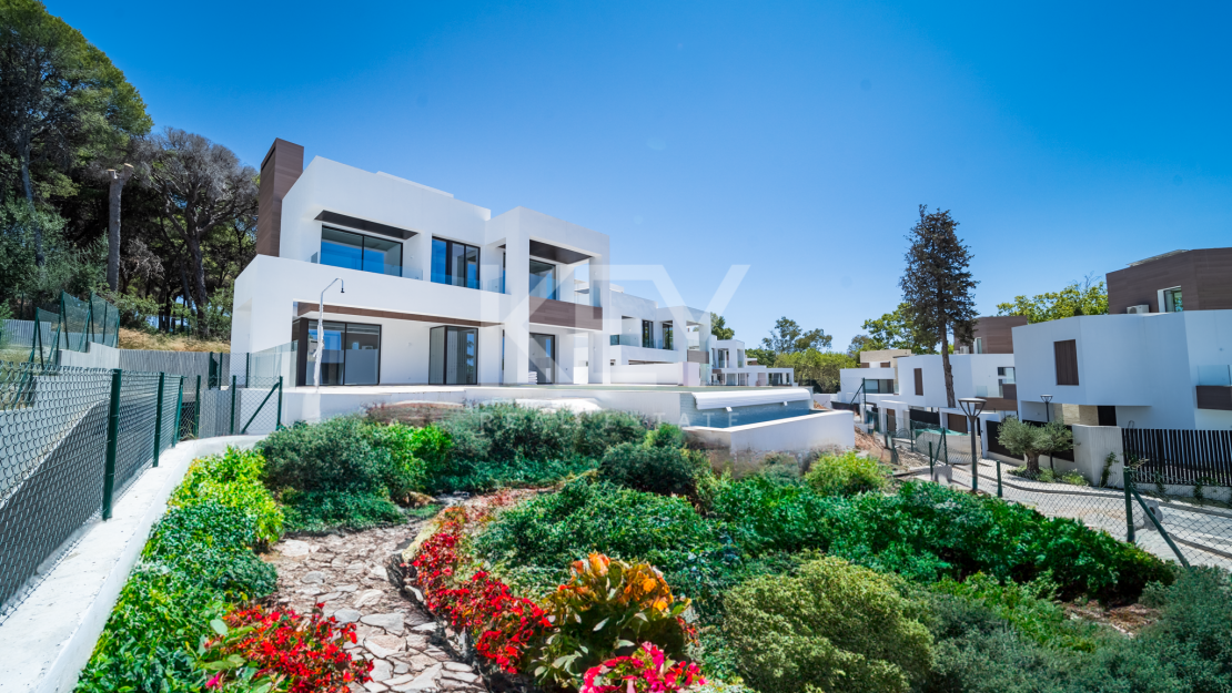Brand new sea views villa in gated community in Golden Mile, Marbella