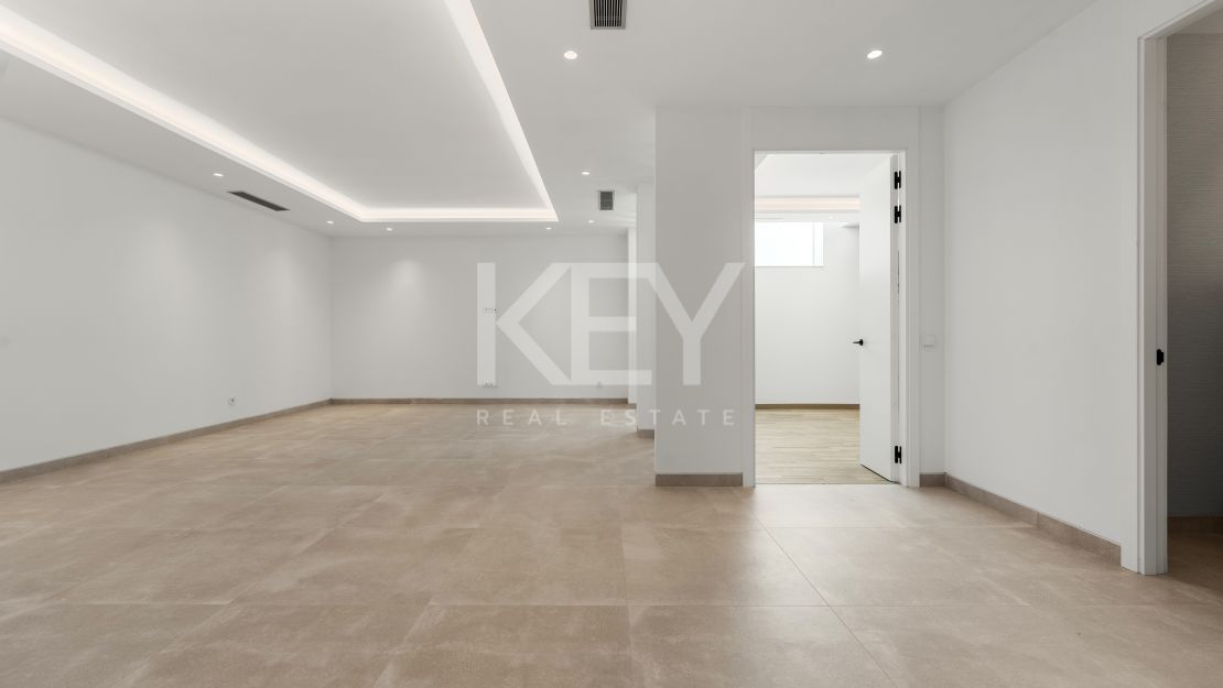 Contemporary villa in gated community and walking distance to the beach in Golden Mile, Marbella 