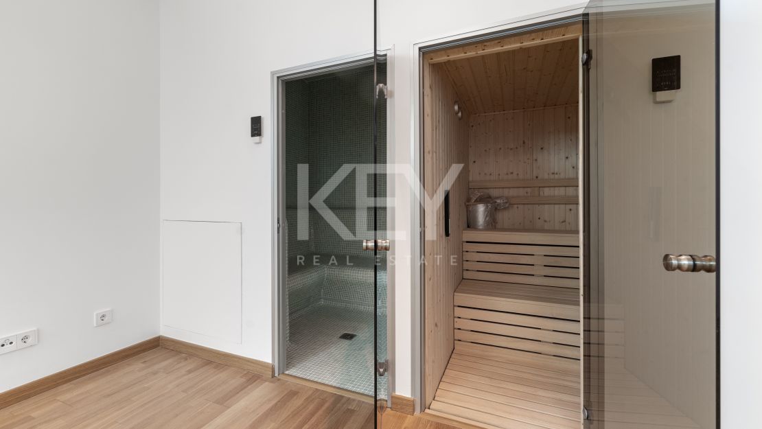 Contemporary villa in gated community and walking distance to the beach in Golden Mile, Marbella 