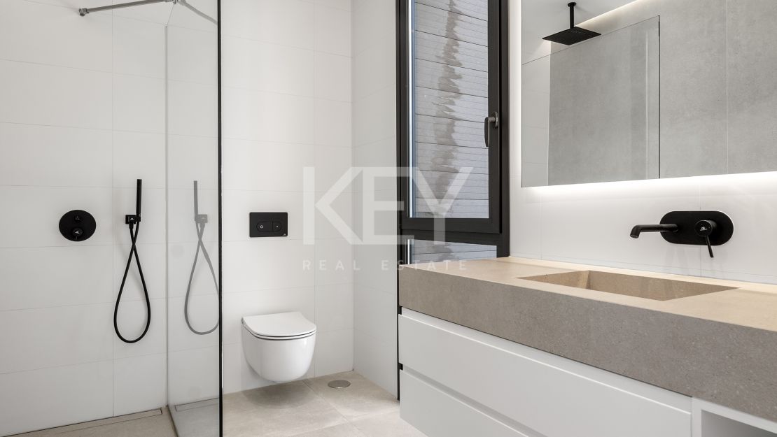 Contemporary villa in gated community and walking distance to the beach in Golden Mile, Marbella 