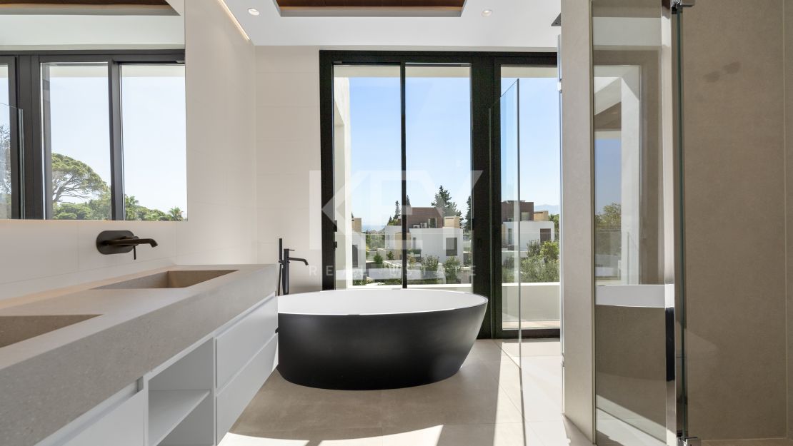 Contemporary villa in gated community and walking distance to the beach in Golden Mile, Marbella 