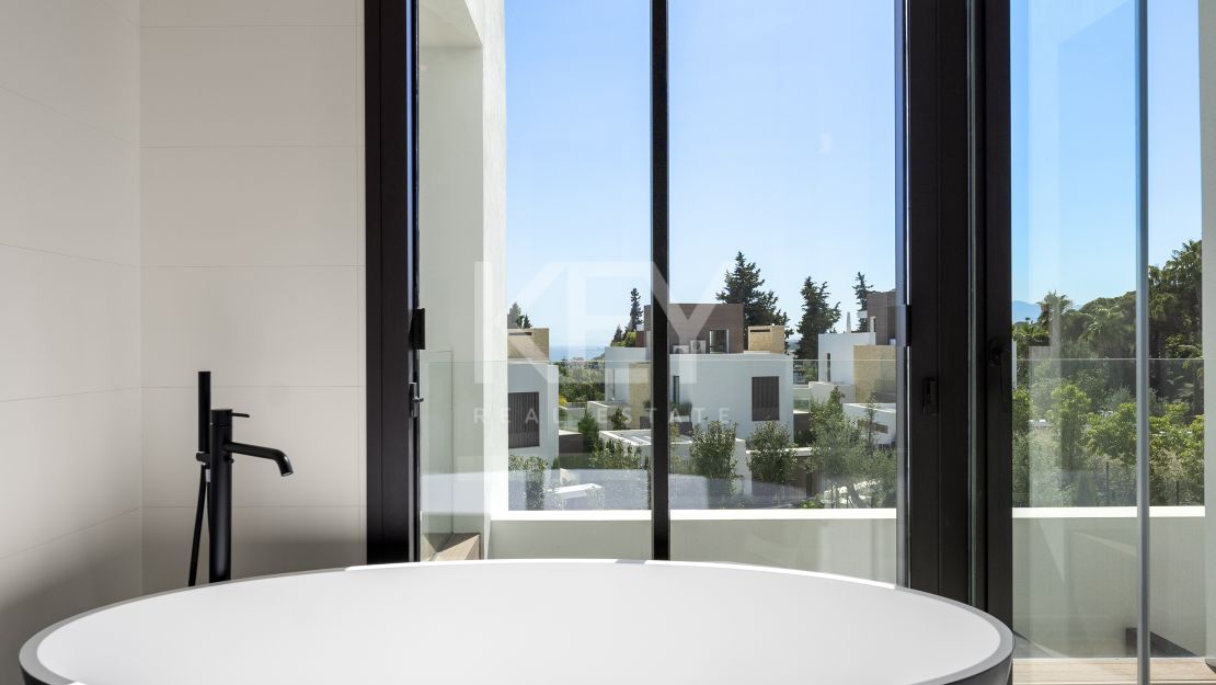 Contemporary villa in gated community and walking distance to the beach in Golden Mile, Marbella 