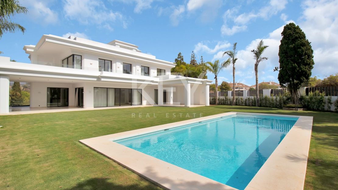 Sea views luxury villa for sale in Lomas de Marbella Club, Golden Mile