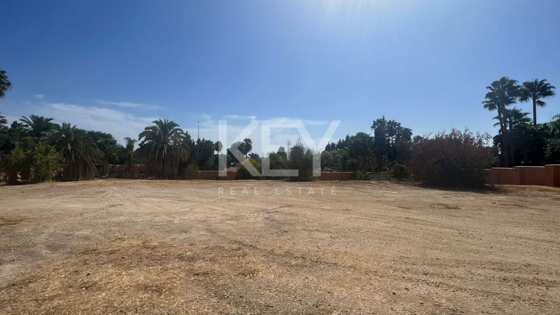 Huge sea views plot with building licence in Golden Mile, Marbella