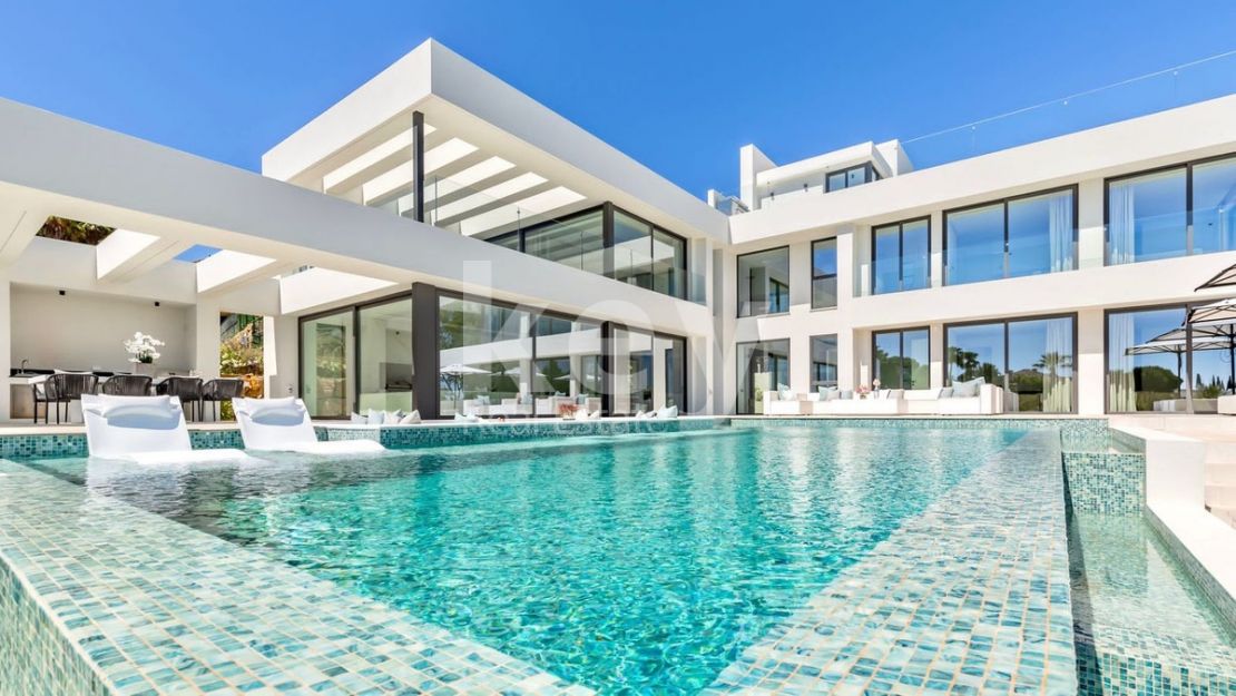 Amazing villa with sea and mountains views in Paraíso Alto, Benahavís 