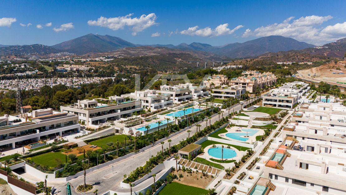 Stunning sea views Sky Villa furnished by FENDI CASA in privileged location, The Golden Mile