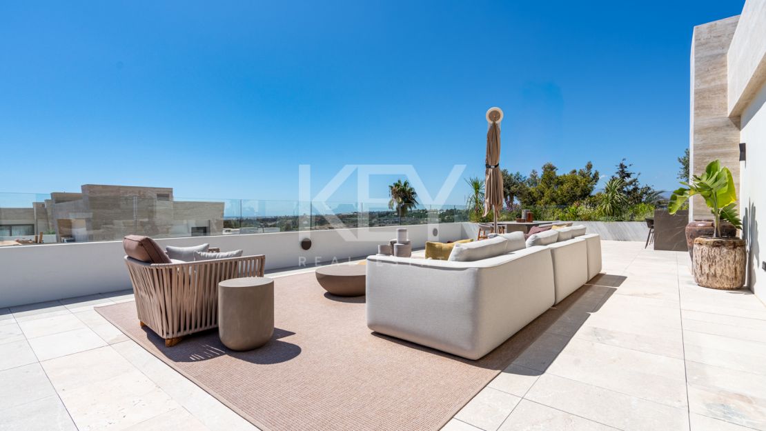 Stunning sea views Sky Villa furnished by FENDI CASA in privileged location, The Golden Mile