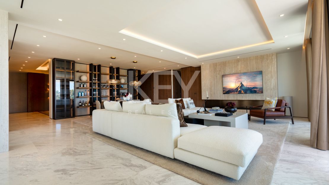 Stunning sea views Sky Villa furnished by FENDI CASA in privileged location, The Golden Mile