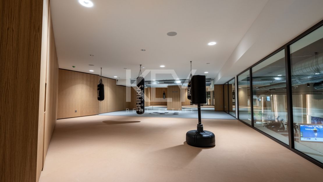 Stunning sea views Sky Villa furnished by FENDI CASA in privileged location, The Golden Mile