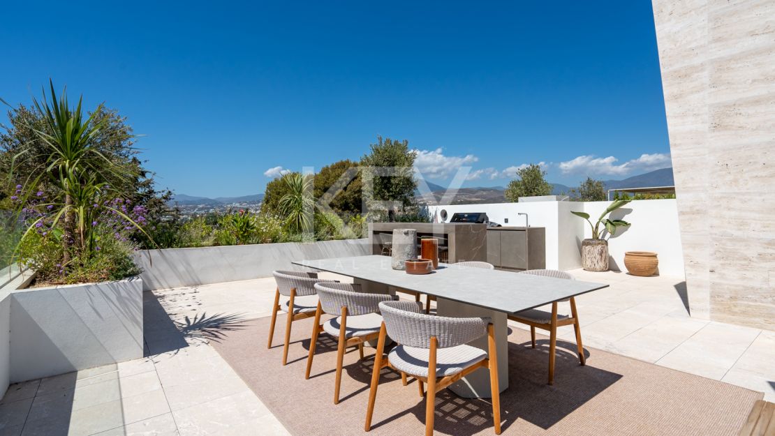 Stunning sea views Sky Villa furnished by FENDI CASA in privileged location, The Golden Mile