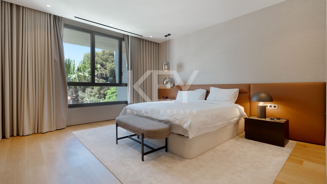 Stunning sea views Sky Villa furnished by FENDI CASA in privileged location, The Golden Mile