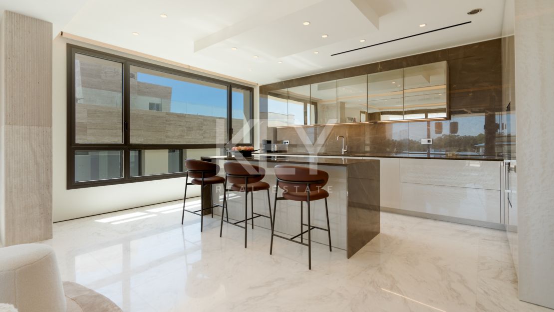 Stunning sea views Sky Villa furnished by FENDI CASA in privileged location, The Golden Mile