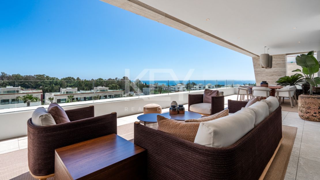 Stunning sea views Sky Villa furnished by FENDI CASA in privileged location, The Golden Mile