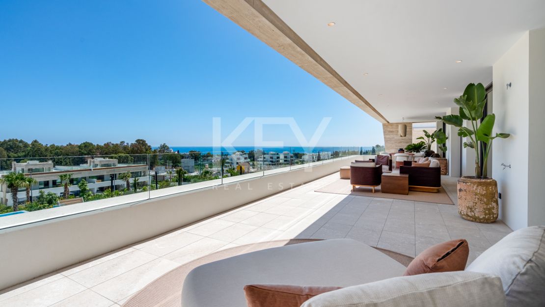 Stunning sea views Sky Villa furnished by FENDI CASA in privileged location, The Golden Mile