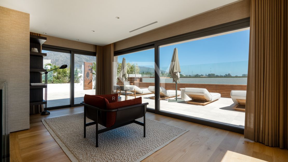 Stunning sea views Sky Villa furnished by FENDI CASA in privileged location, The Golden Mile