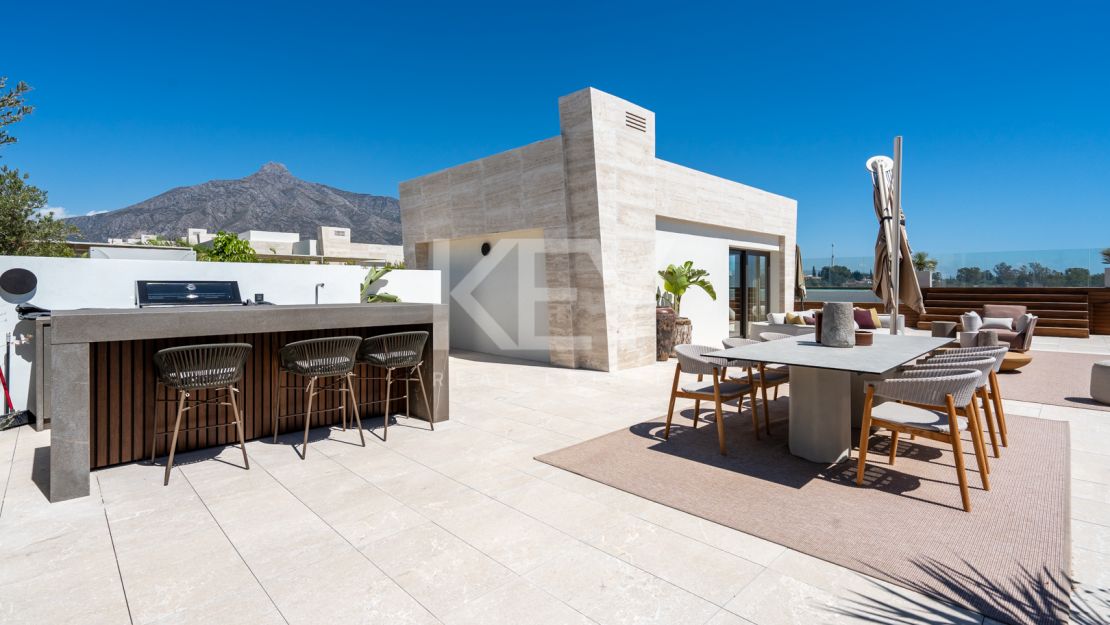 Stunning sea views Sky Villa furnished by FENDI CASA in privileged location, The Golden Mile