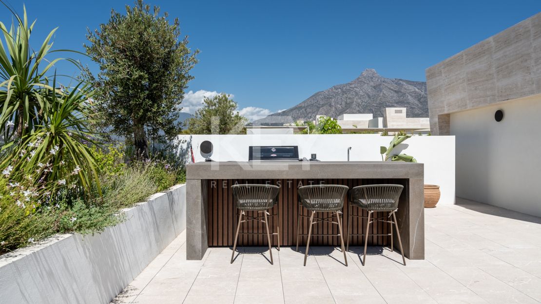 Stunning sea views Sky Villa furnished by FENDI CASA in privileged location, The Golden Mile