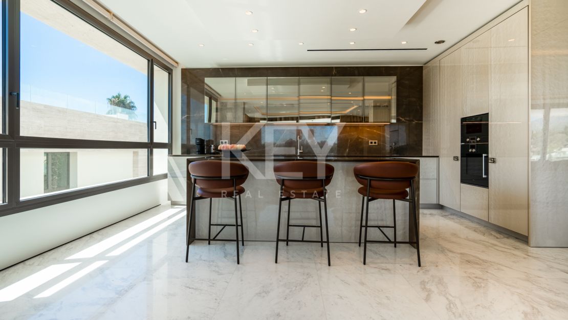 Stunning sea views Sky Villa furnished by FENDI CASA in privileged location, The Golden Mile