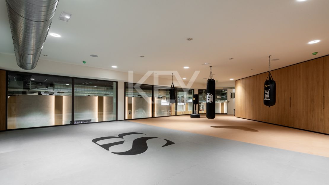 Stunning sea views Sky Villa furnished by FENDI CASA in privileged location, The Golden Mile