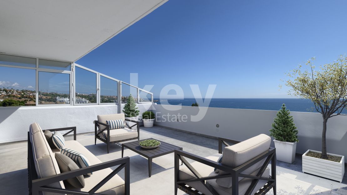 Frontline beach renovated penthouse in Estepona West