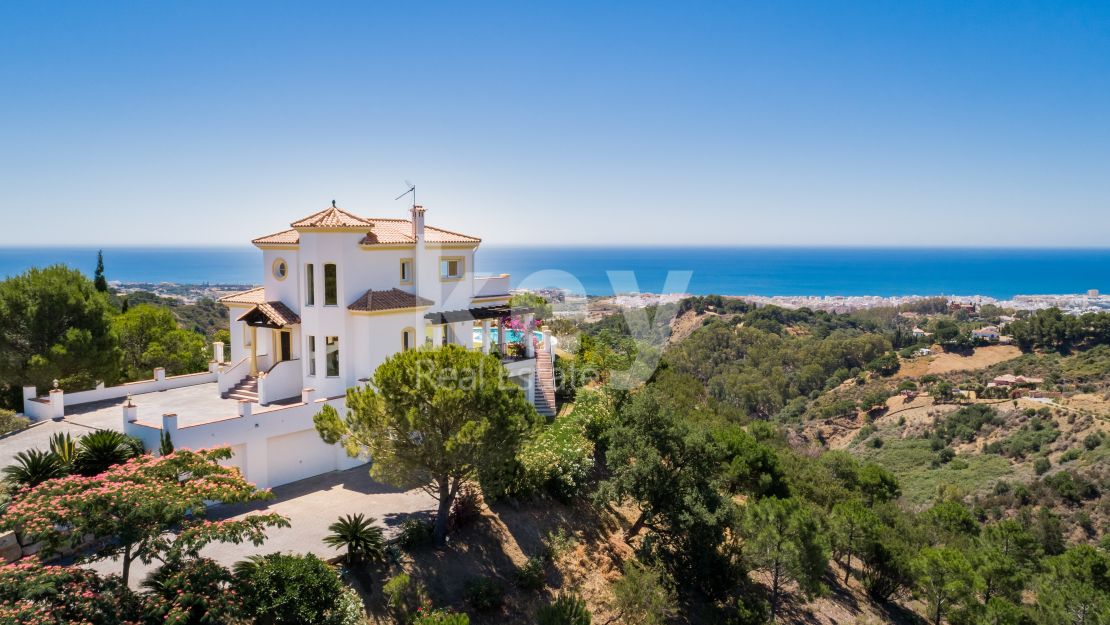 Sea views incredible villa in Los Reales, Estepona