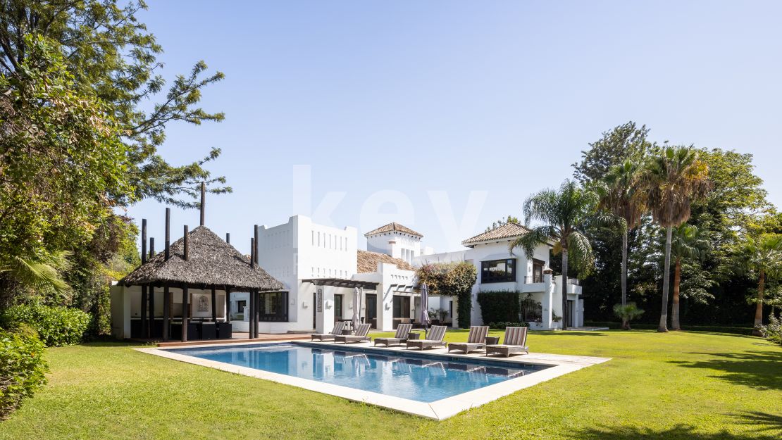 Luxury villa close to the beach in Guadalmina Baja
