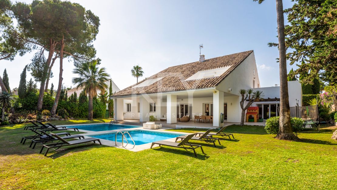 Villa Bianca: Family-Friendly Beachside Villa for Short-Term Rent in Puerto Banús, Marbella