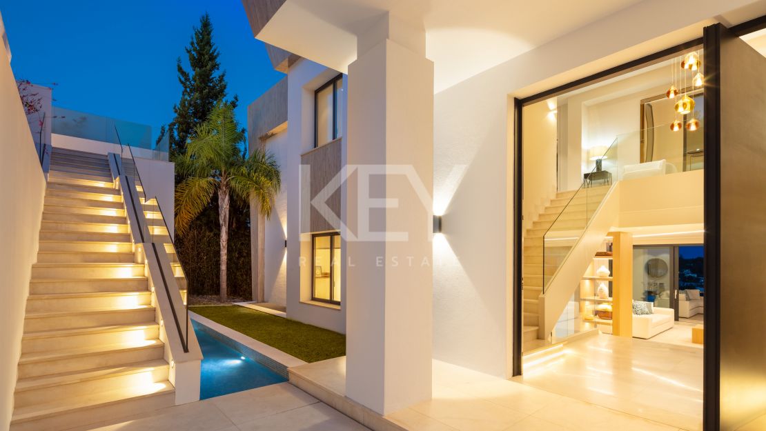Sea views luxury villa for sale in Paraiso Alto, Benahavis