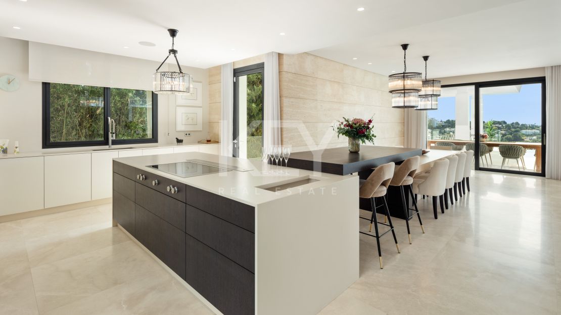 Sea views luxury villa for sale in Paraiso Alto, Benahavis