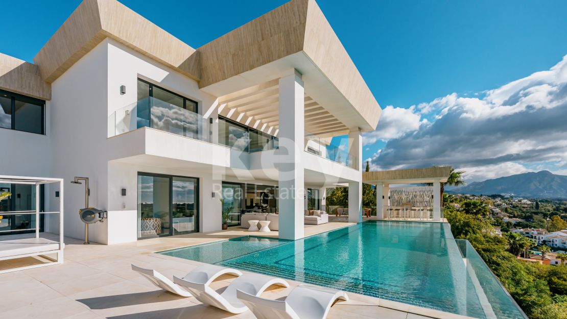 Sea views luxury villa for sale in Paraiso Alto, Benahavis