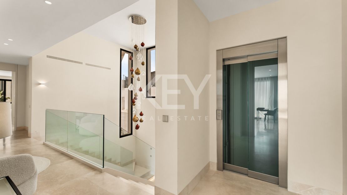 Luxury Holiday Villa for Rent in El Paraíso Alto, Benahavís