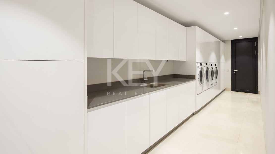 Sea views luxury villa for sale in Paraiso Alto, Benahavis