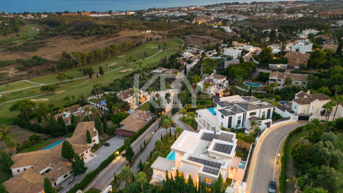 Sea views luxury villa for sale in Paraiso Alto, Benahavis