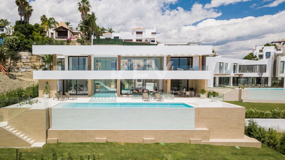 Luxury modern villa in La Alqueria, Benahavis