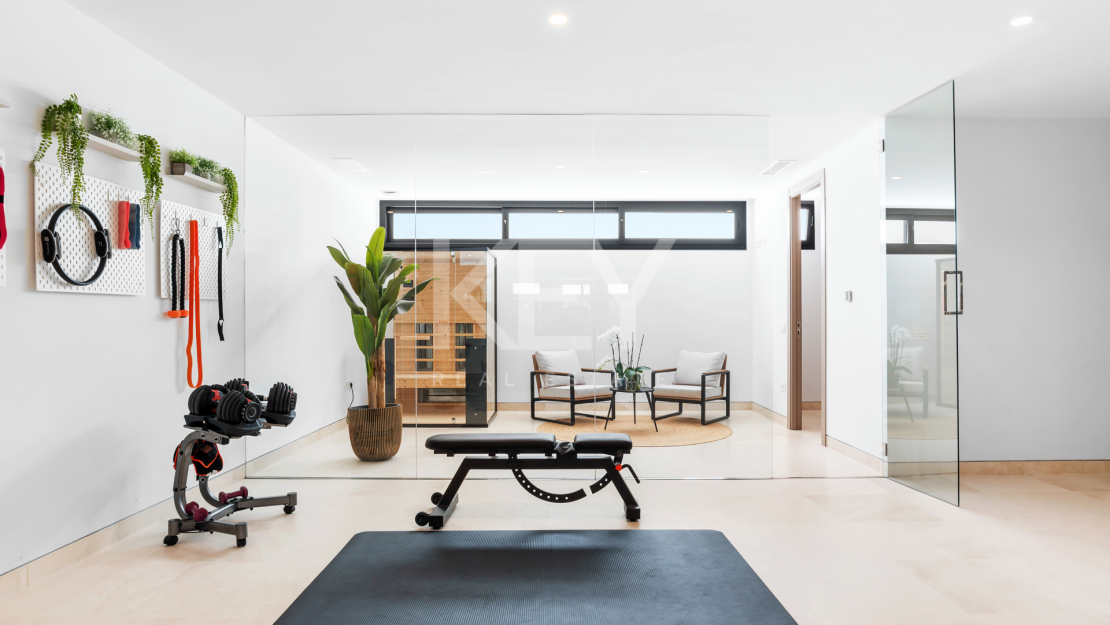 Ла Алькерия 16 - современная роскошная вилла с захватывающими видами на гольф и море в Ла Алькерия, Бенахавис