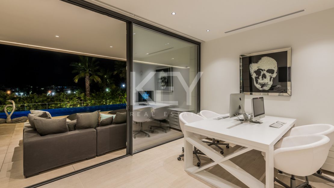 Incredible luxury sea views villa in Golden Mile, Marbella 