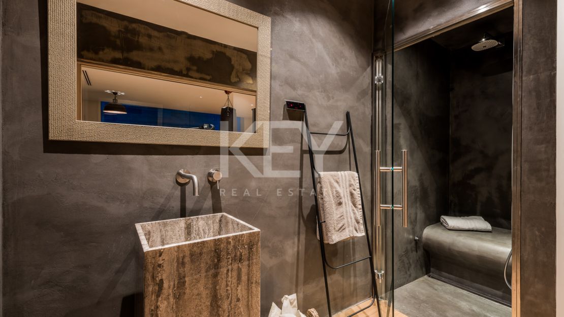 Incredible luxury sea views villa in Golden Mile, Marbella 