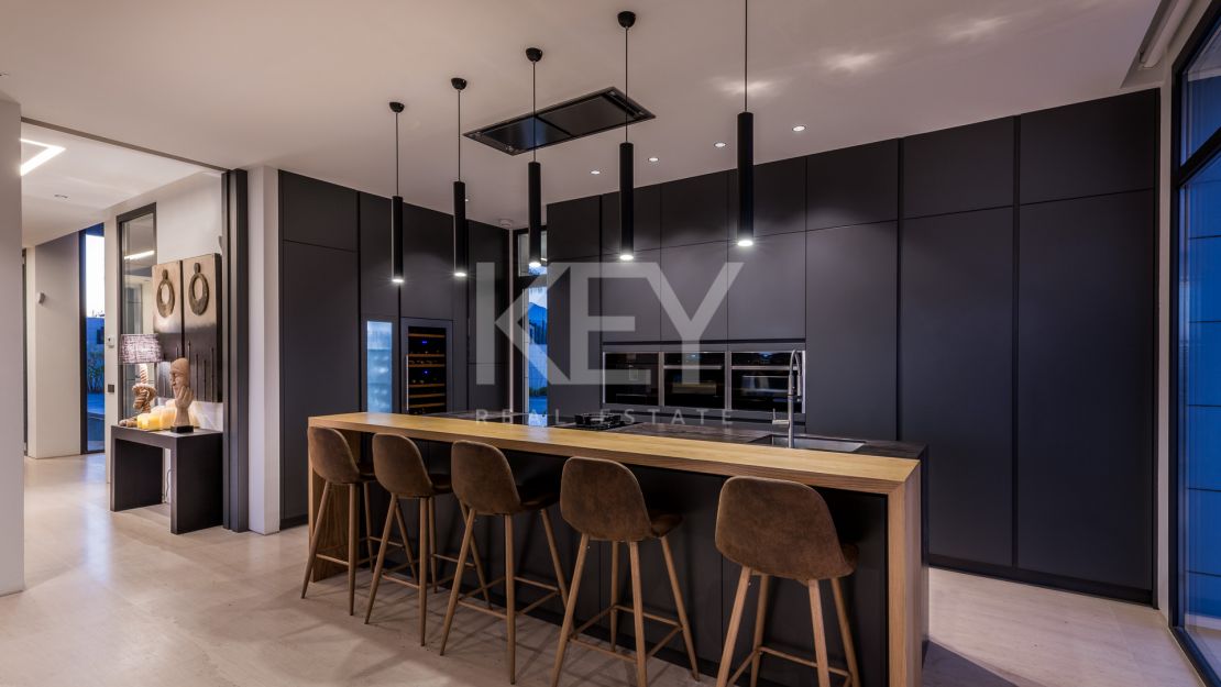 Incredible luxury sea views villa in Golden Mile, Marbella 